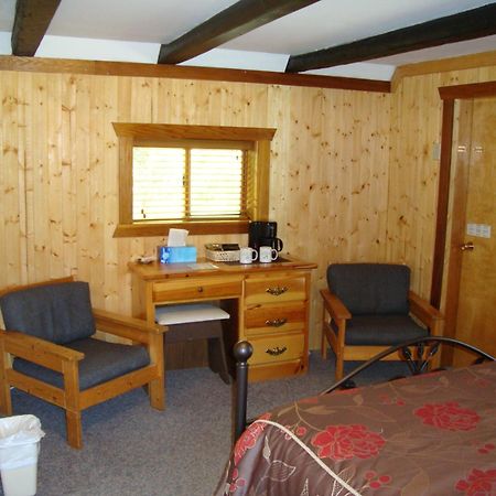 Helmcken Falls Lodge Cabin Rooms And Rv Park Clearwater Exterior foto