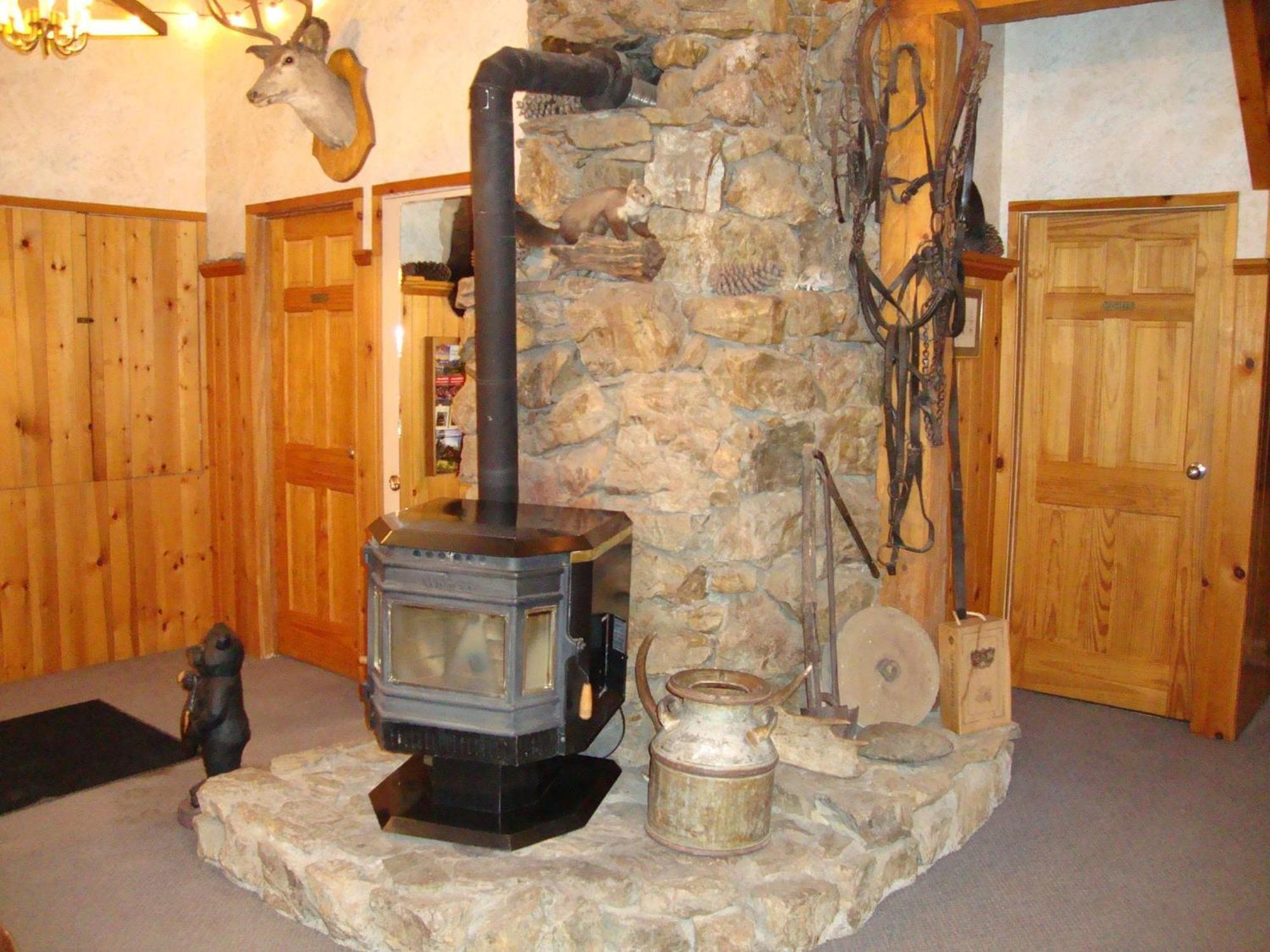 Helmcken Falls Lodge Cabin Rooms And Rv Park Clearwater Exterior foto