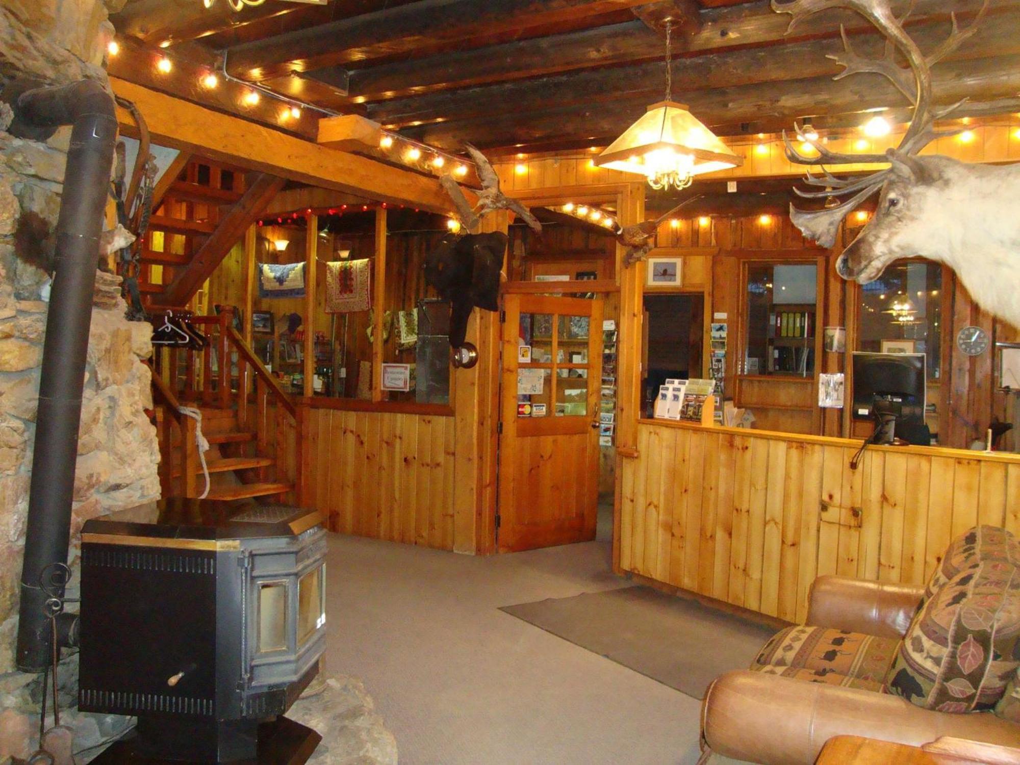 Helmcken Falls Lodge Cabin Rooms And Rv Park Clearwater Exterior foto